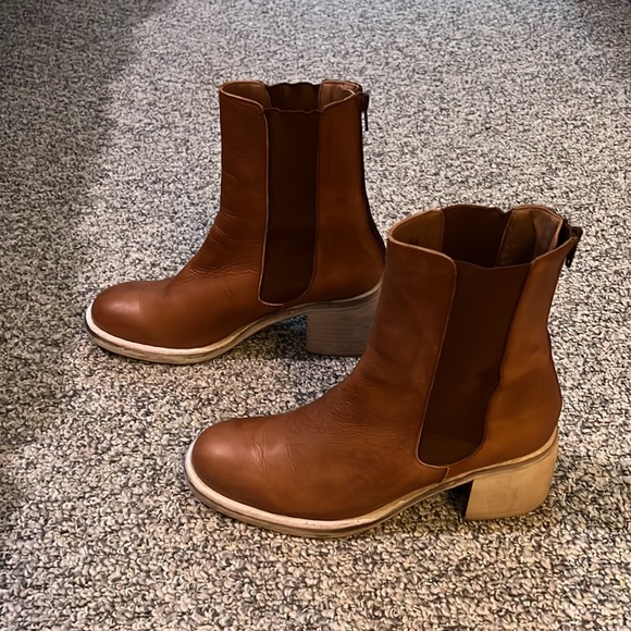 Essential Chelsea Boot - Picture 6 of 12